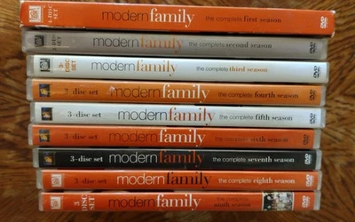 Lot of 9 Modern Family TV show DVDs set 1 2 3 4 5 6 7 8 9 Foto 1 de 4