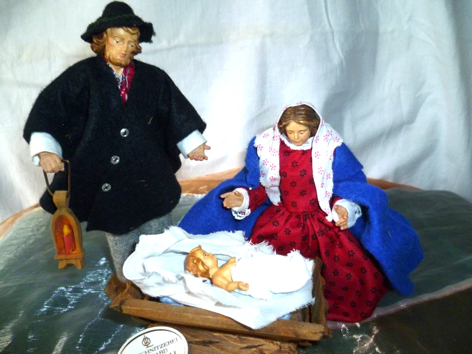 Heide Krippenfiguren Oberammergau - Hlg Familie Holz geschnitzt und bekleidet - Bild 1 von 4