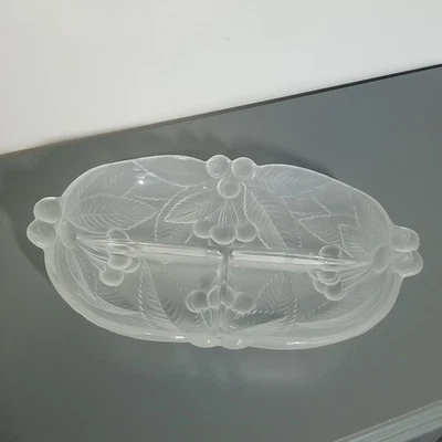 Plato de placer vintage Mikasa cristal esmerilado dividido 3 secciones abundantes cerezas Foto 1 de 4