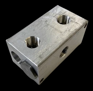 Danfoss 1LLC11-6 Hydraulischer Krümmerblock (6 verfügbar) - Bild 1 von 2