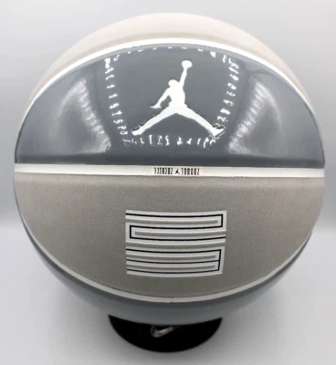 Bola de basquete Nike Jordan retrô 11 premium tamanho 7 29,5" cinza/branco - Imagem 1 de 4