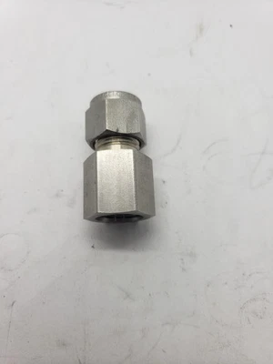 SWAGELOK SS-600-7-4 FEMALE CONNECTOR STAINLESS STEEL 3/8" OD TUBE 1/4" FNPT NNB