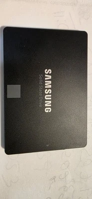 MZ7LH2T0HMLT  MZ-76E2T0 Samsung 860 EVO V-NAND 2TB SSD 2.5" Internal HDD - Image 1 of 4