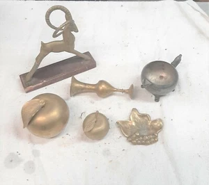 LOTTO DI PORTACANDELE ANTILOPE OTTONE VINTAGE FERMACARTE CAMPANA POSACENERE CREMA - Foto 1 di 9