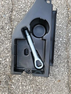 Mercedes Benz CLA250 W117 2014-2018 rueda de repuesto gato elevador herramientas caja de almacenamiento OEM Foto 1 de 2