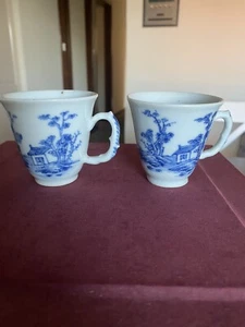 A pair of Qing Dynasty blue and white cups - Picture 1 of 11