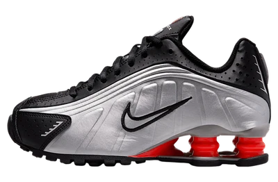 Nike Shox R4 GS Metálico Plateado Picante Rojo Negro CW2626-005 talla 7Y = 8,5 Para mujer Foto 1 de 4