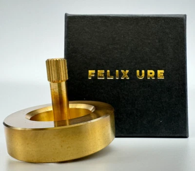 Felix Ure Spartan Spinning Top, Latón Sólido con Punta de Carburo de Tungsteno Foto 1 de 4