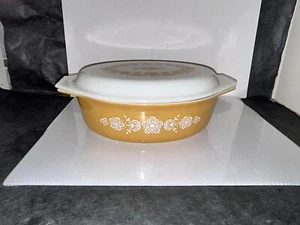 Pyrex Butterfly Gold Oval Casserole Dish with Lid - Picture 1 of 7