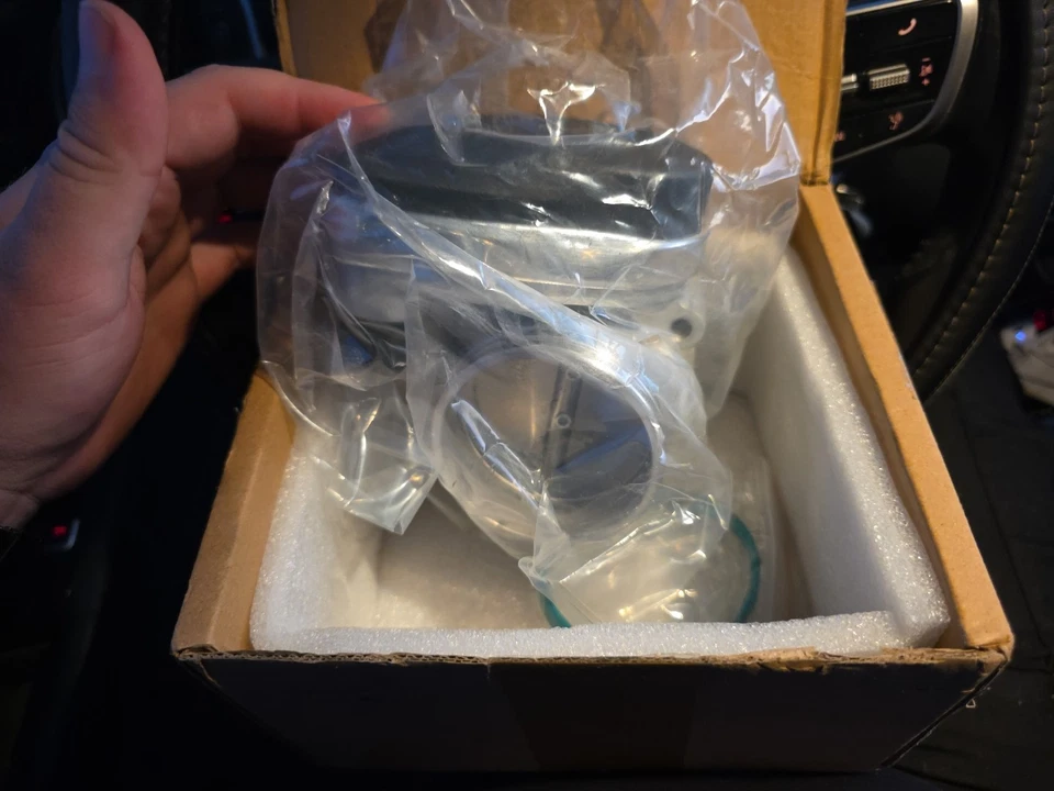 电子油门车身总成 No.13547502444 适用于宝马 325i 2.5L L6 01-05 — 第 1/3 张图片