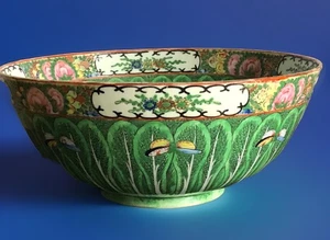 STUNNING LARGE VINTAGE CHINESE PORCELAIN CABBAGE LEAF & BUTTERFLY DECORATED BOWL - Picture 1 of 11