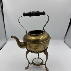 Tetera antigua de latón de colección con mango y soporte con patas sin mango superior - Imagen 1 de 8