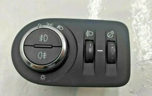 RICAMBI USATI, INTERRUTTORE COMANDO LUCI \ FARI OPEL CORSA D - Foto 1 di 2