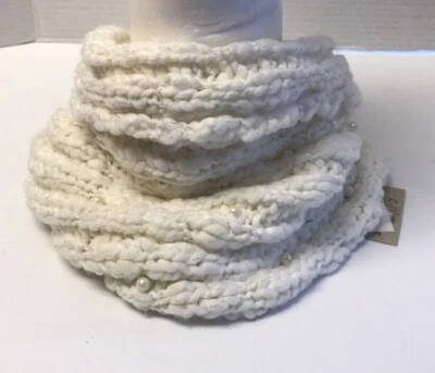 Bufanda infinita de invierno blanca suave Ann Taylor con adorno de perlas nueva con etiquetas Foto 1 de 4