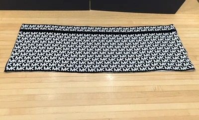 Michael Kors MK Monograma Infinito Bufanda Blanco y Negro Logo Tejido Invierno Foto 1 de 4