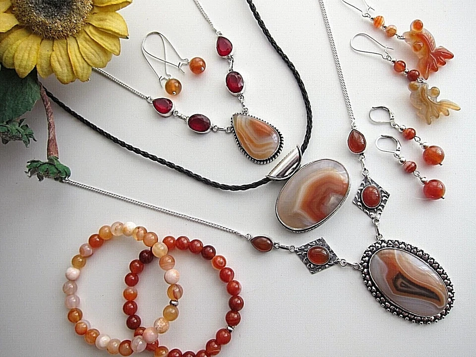 Sardonyx Chalcedony Gems, Silver Necklace Pendant, Bracelet or Earrings. Foto 1 de 1