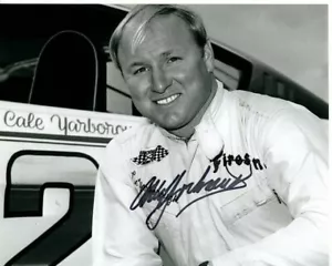 Foto firmada de NASCAR 8x10 de CALE YARBOROUGH con holograma certificado de autenticidad - Imagen 1 de 2