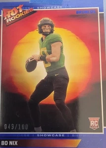 2024 Score - Hot Rookies Bo Nix #1 Showcase /100 (RC) - Picture 1 of 4