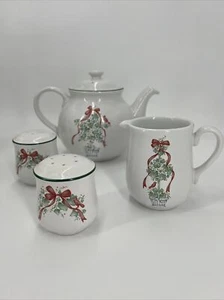 PV07365L Vintage Corelle Stoneware CALLAWAY HOLIDAY Teapot, Shakers & Creamer - Picture 1 of 20