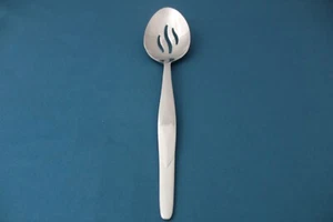 Pierced Slotted Serving Spoon Cutco CUE2 18/10 Stainless USA 8 7/8" - Picture 1 of 5