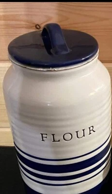 Tarro de almacenamiento de harina rayas azules y color blanco/crema 10" cerámica  Foto 1 de 4