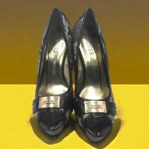 Neu ohne Etikett Guess schwarzes Schlangenfell mit GOLD Logo Hardware Jeannie Stiletto Pumpe Größe 8 - Bild 1 von 8