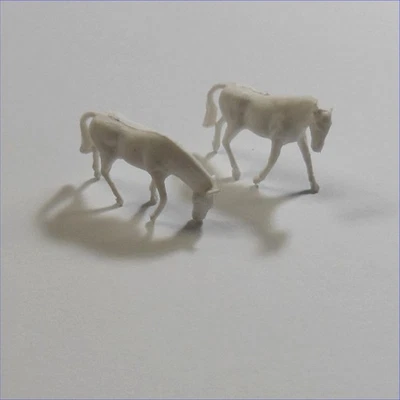 Matchbox Lesney 17e AEC 40e 43e Horsebox Pair of White Plastic Horses - Image 1 of 4