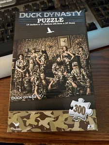 Duck Dynasty 300 Piece Jigsaw Puzzle 14" x 11" Family Photo Camo NEW Sealed - Picture 1 of 3
