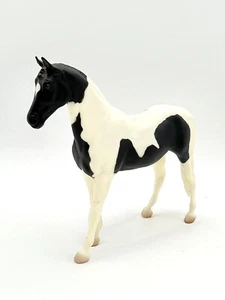 Breyer Classic Series Horse #653 Black White Tobiano Pinto on Jet Run 2001-2006 - Picture 1 of 8