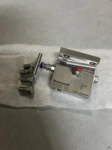 Honeywell Smart Line Manifold A25357 STMD2-F1A-SS1-0-00-1-0000 - Picture 1 of 4