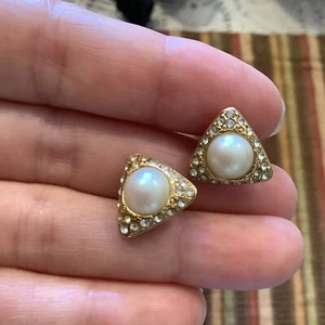 Vintage 80s Monet petite dainty gold faux pearl rhinestones pierced earrings - Picture 1 of 10