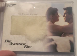 2008 James Bond Motion RC23 Prop Relic Card Ice Palace Blanket (White Variant) - Picture 1 of 2