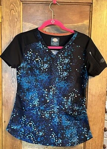 Dickies ss scrub top XS blue w/confetti print 3 Pocket - Picture 1 of 3