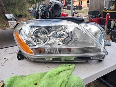 2012 - 2015 Mercedes Benz ML250 ML350 Right Halogen Headlight Used Oem  - Image 1 of 4