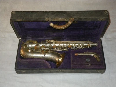 VINTAGE CONN ALTO SAXOPHONE - EARLY NEW WONDER SERIES I PRE-CHU BERRY - c.1918 - Image 1 of 4