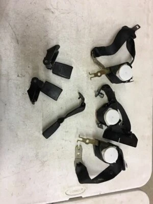 BMW 525i 2005 OEM CINTURÓN DE SEGURIDAD TRASERO/CINTURÓN DE SEGURIDAD HEBILLA CONJUNTO COLOR NEGRO Foto 1 de 4