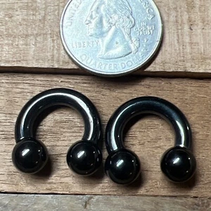 PAIR OF SMALL 6g 1/2” HORSESHOE BLACK RINGS SEPTUM LIP CARTILAGE EARRINGS - Picture 1 of 4