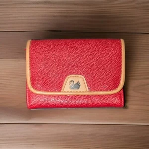 GLORIA VANDERBILT WALLET RED BUTTON CLASP SNAP - Picture 1 of 3