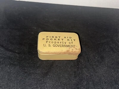 KIT DE BOLSILLO DE PRIMEROS AUXILIOS DE COLECCIÓN - PROPIEDAD DEL GOBIERNO DE EE. UU. LATA Foto 1 de 4