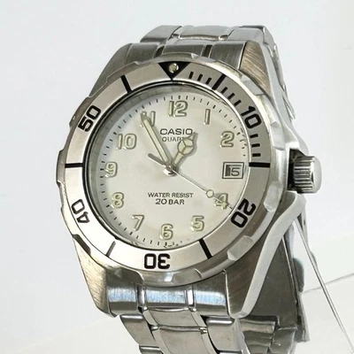Casio EFL 200 Divers 20Bar Reloj de Cuarzo Analógico Esfera Blanca 17mm Lug Sport Foto 1 de 4