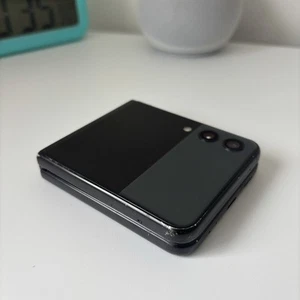 Samsung Galaxy Z Flip 3 5G - 256GB - Black (Unlocked) - Bent - Afbeelding 1 van 15