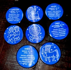 Lot of 8 Different Astrology Vari Vue lenticular motion Horoscope Pinbacks 2.5" - Bild 1 von 19