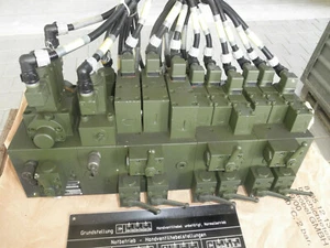 Rotzler Mehrfach Hydraulik Steuerblock - Bild 1 von 6