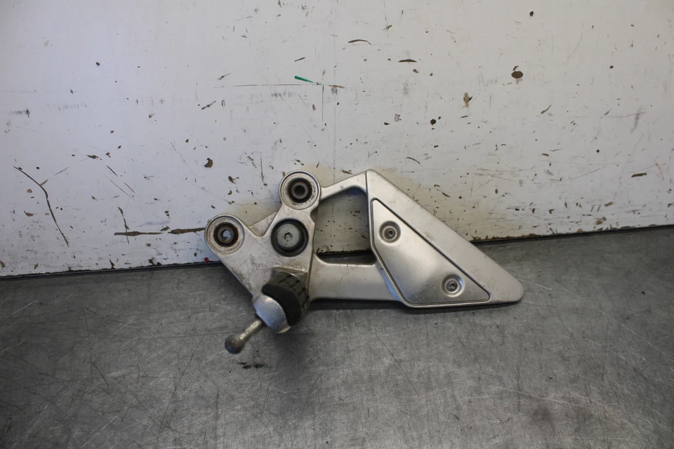 07-09 JUEGO TRASERO IZQUIERDO YAMAHA FZ6 JUEGO ESTRIBA CONDUCTOR REPOSAPIÉS TOPE BB713 Foto 1 de 4