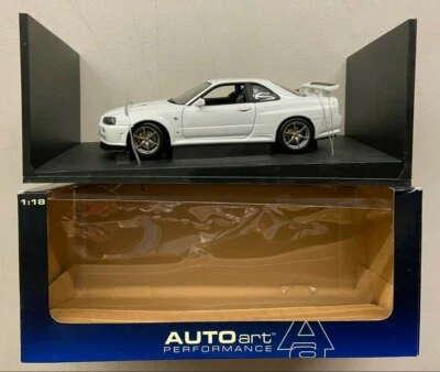 Autoart 1:18 Scale Diecast Car Nissan Skyline R34 GTR V-Spec II - White - Image 1 of 4