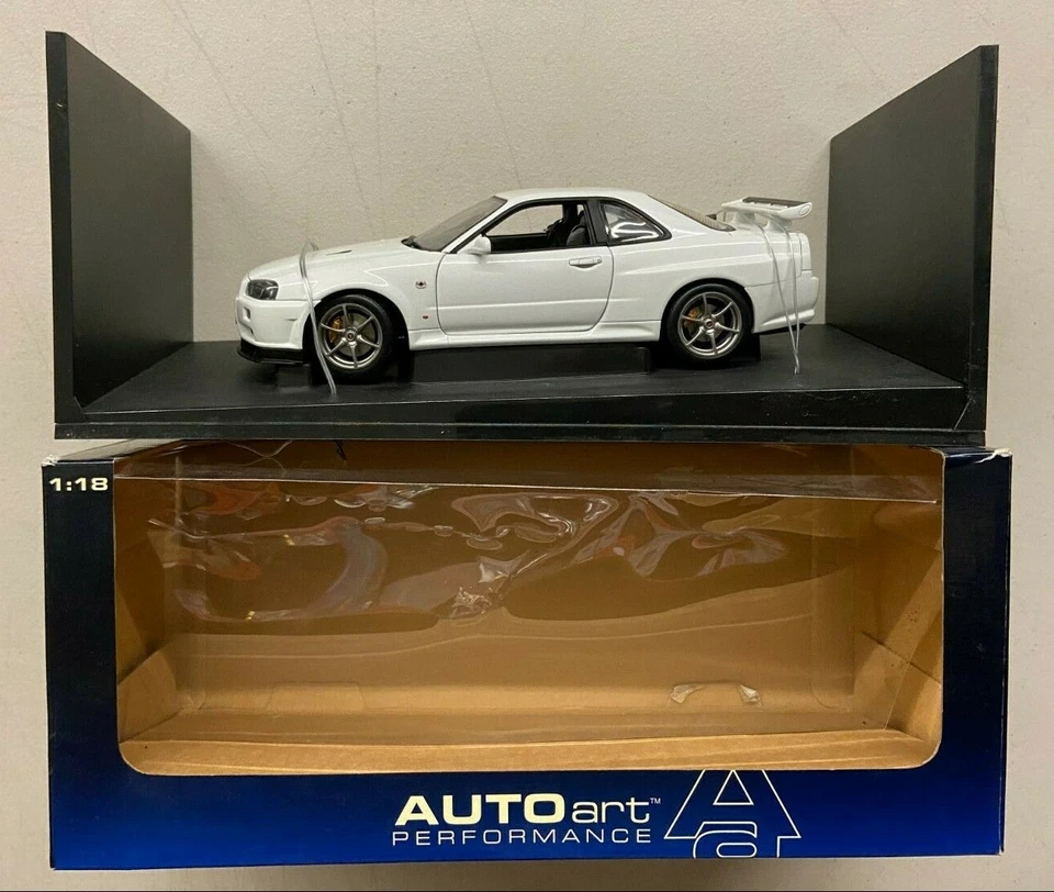 Coche diecast Autoart escala 1:18 Nissan Skyline R34 GTR V-Spec II - blanco Foto 1 de 4