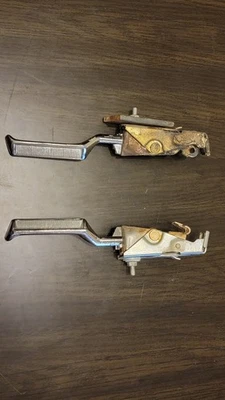 1992 - 1996 年福特 F150 内驾驶员和乘客门把手组件左右 — 第 1/4 张图片