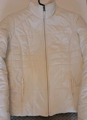 Chaqueta acolchada blanca para mujer Athletic Works talla mediana bolsillos forrada cálida diversión de invierno Foto 1 de 4