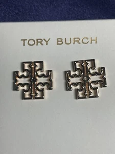 NEU MIT ETIKETT TORY BURCH BRITTEN MINI "T" LOGO OHRRINGE ROSÉGOLD - Bild 1 von 4
