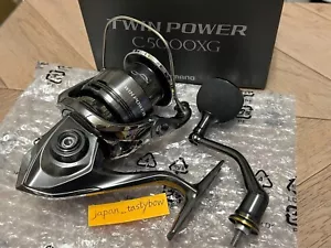 Mulinello da Spinning Shimano 24 TWIN POWER C5000XG Pesca - Foto 1 di 4
